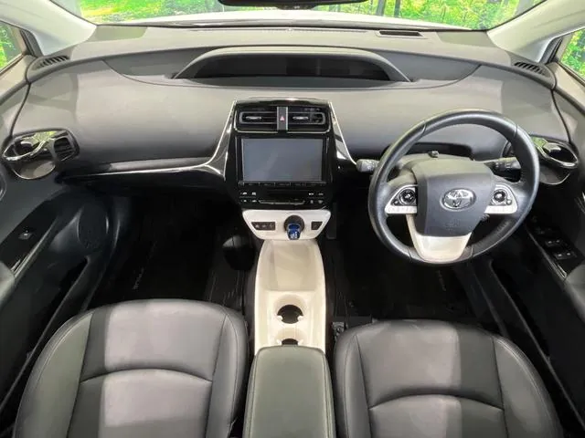 Toyota Prius 2017 photo 2