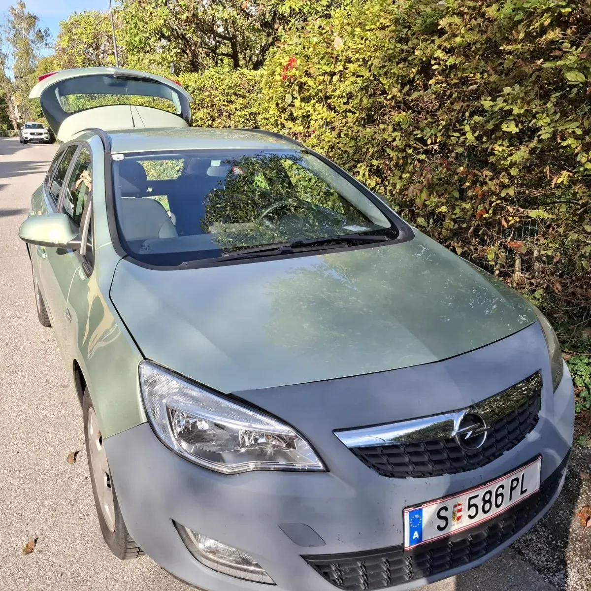 Opel Astra 2011 photo 2
