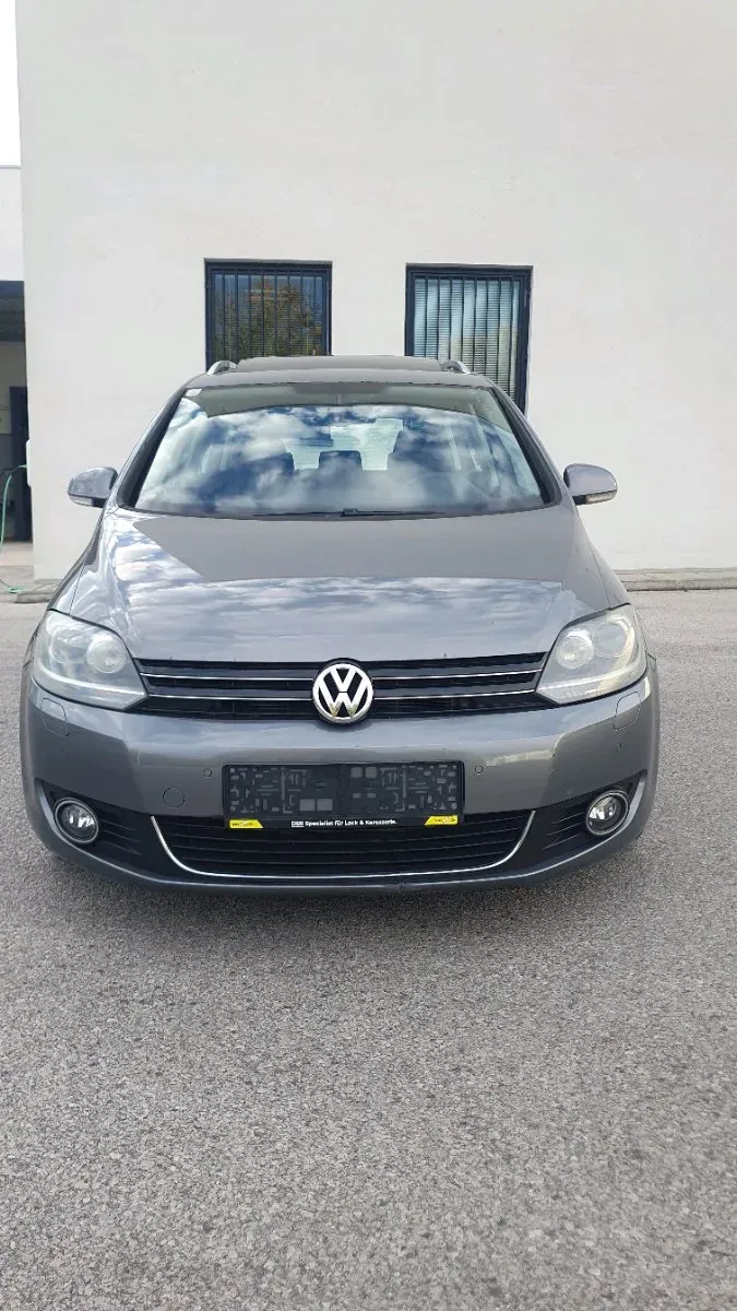 Volkswagen Golf 2011 photo 2