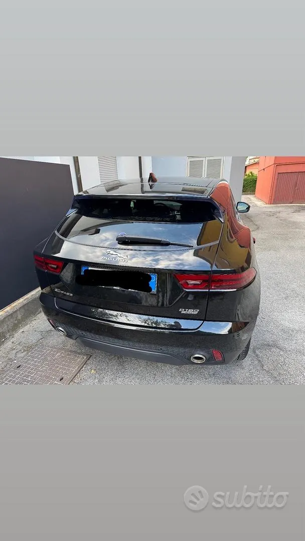 Jaguar E-Pace 2018 photo 2