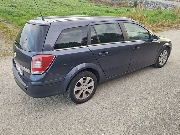 Opel Astra 2009 photo 3