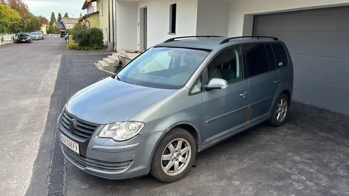 Volkswagen Touran 2007 photo 2