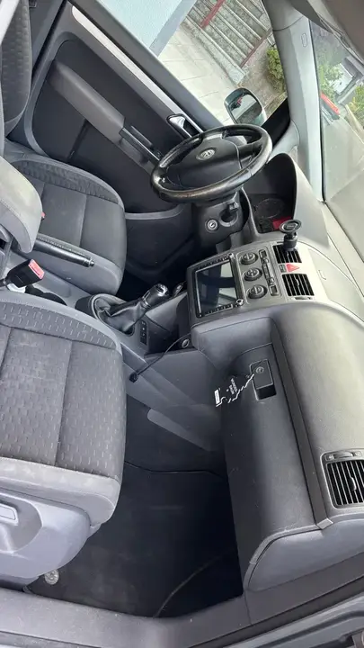 Volkswagen Touran 2007 photo 3