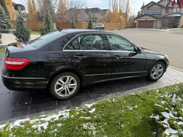 Mercedes-Benz E-Class 2011 photo 2