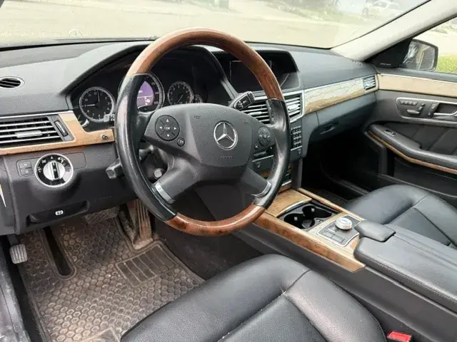 Mercedes-Benz E-Class 2011 photo 5