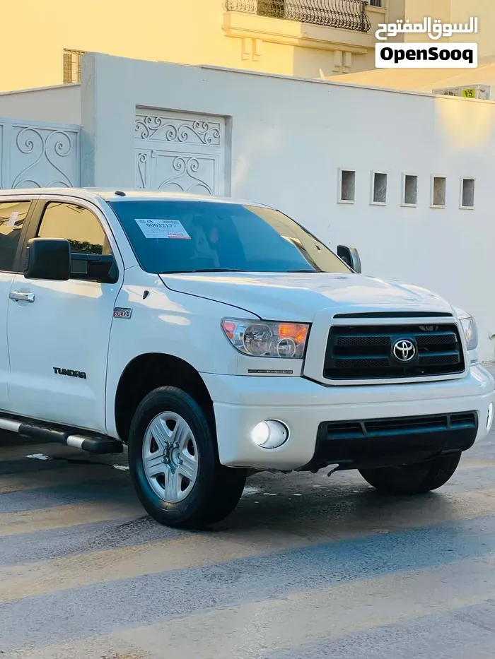 Toyota Tundra 2011 photo 2