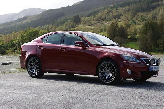 Lexus Is220D 2010 photo 4
