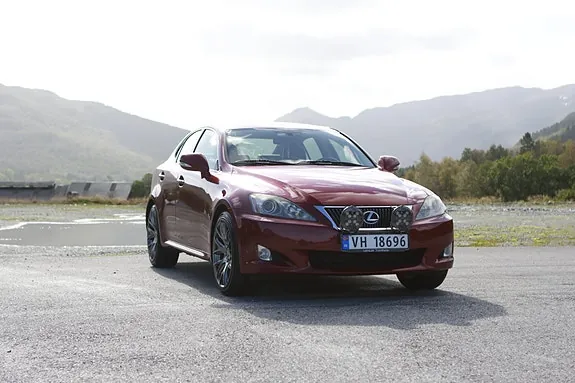 Lexus Is220D 2010 photo 3