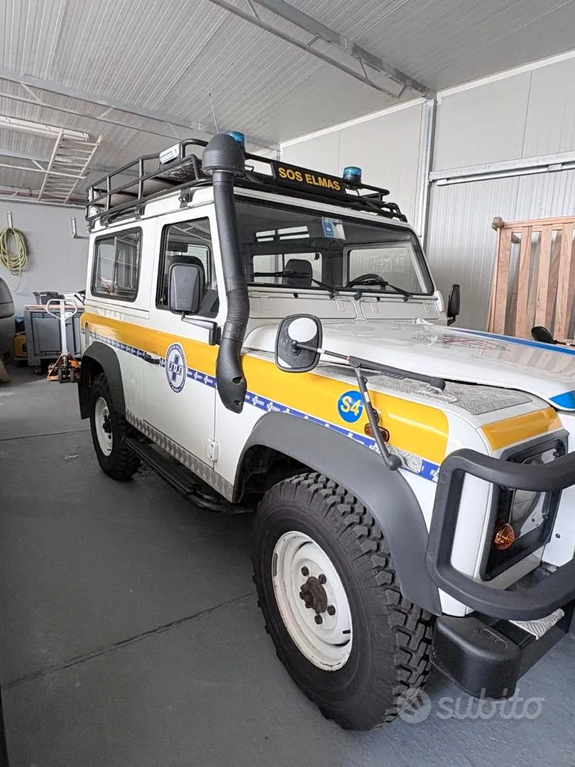 Land Rover Defender 2006 photo 3