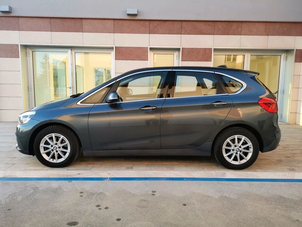 BMW 2 Series Active Tourer 2015 photo 2