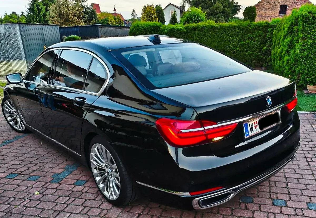 BMW 7 Series 2016 photo 2