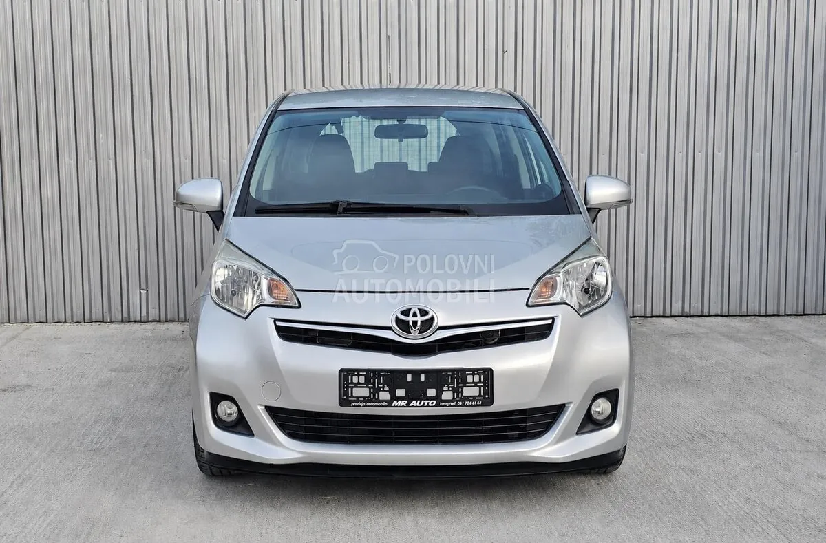 Toyota Verso 2011 photo 2