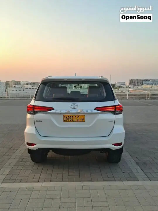 Toyota Fortuner 2023 photo 3