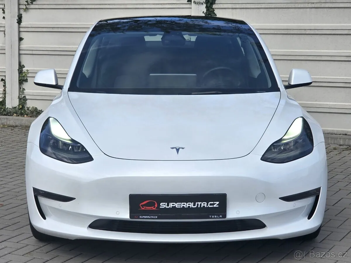 Tesla Model 3 2022 photo 2