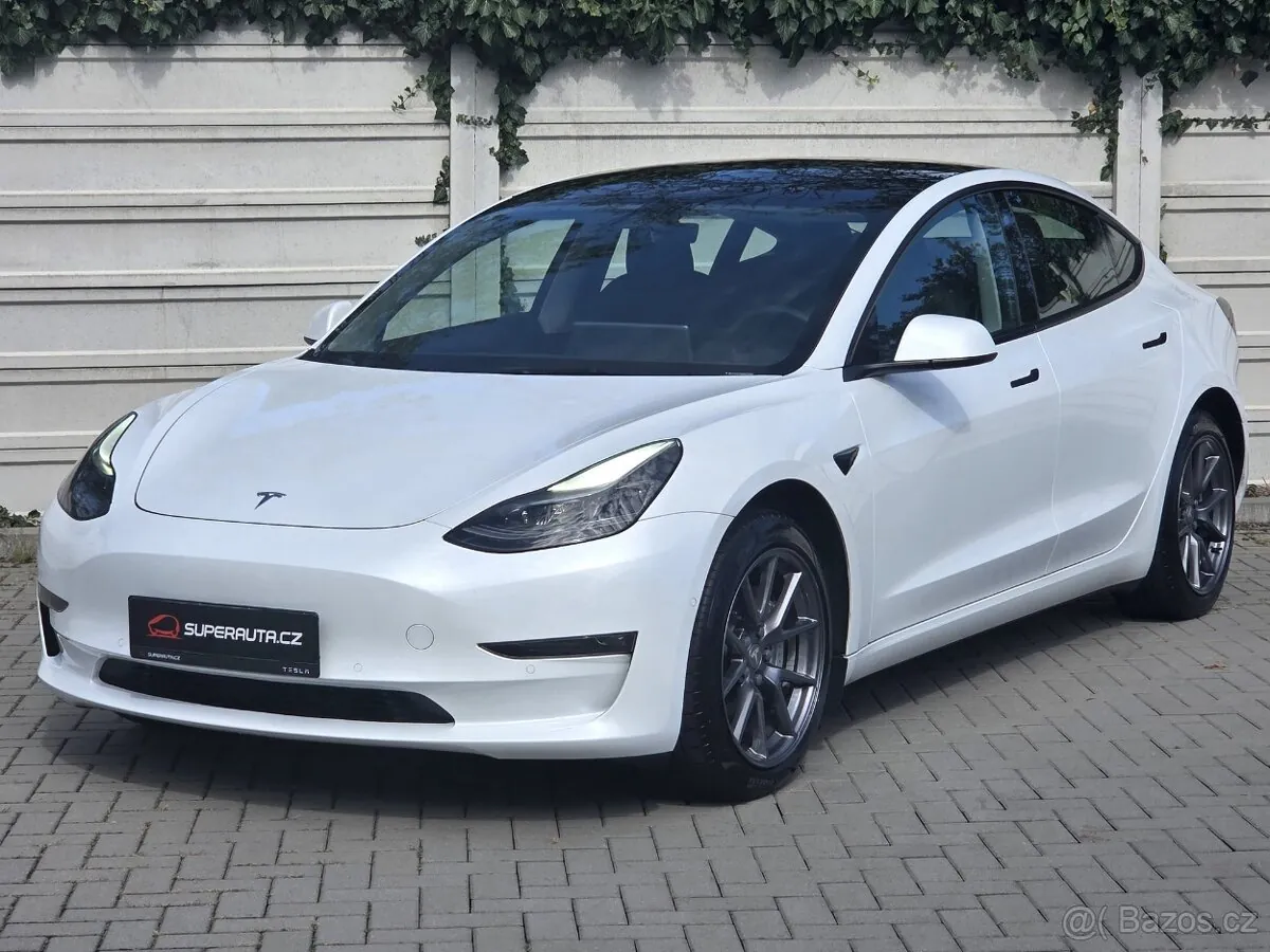 Tesla Model 3 2022 photo 3