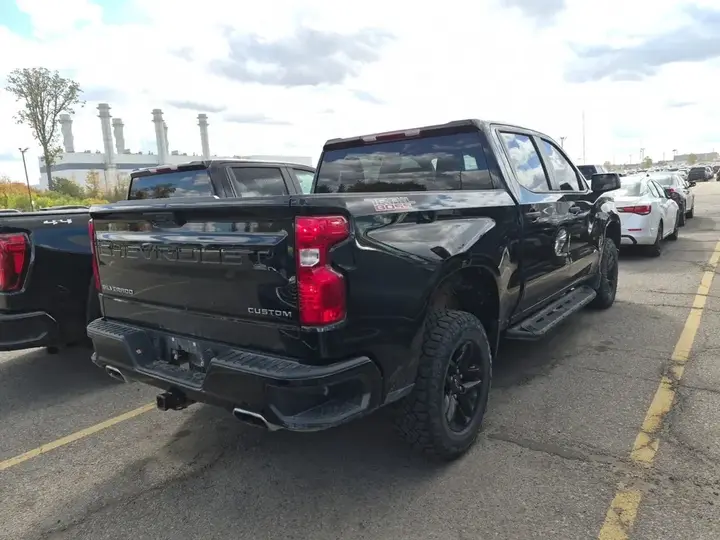 Chevrolet Silverado 1500 2022 photo 3