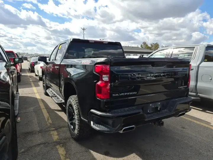 Chevrolet Silverado 1500 2022 photo 2