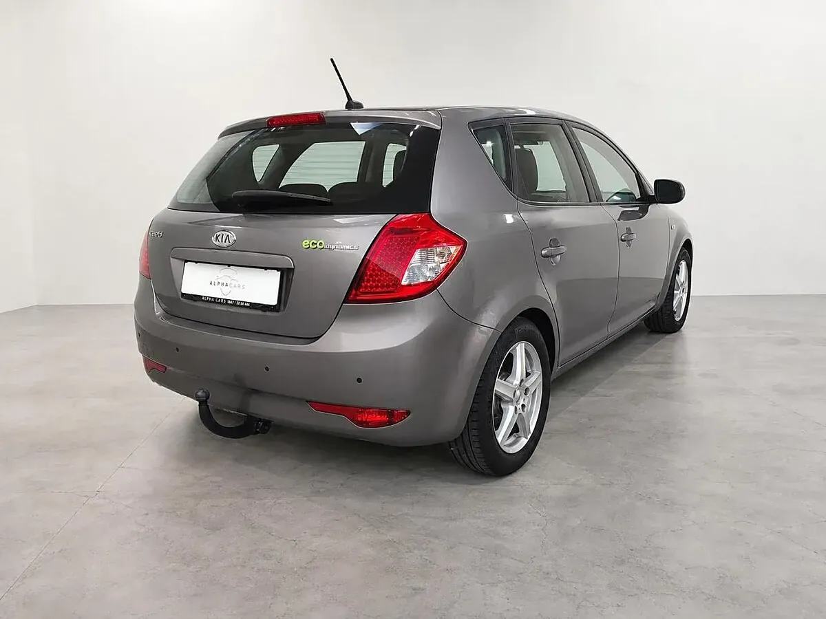 Kia Ceed 2011 photo 3