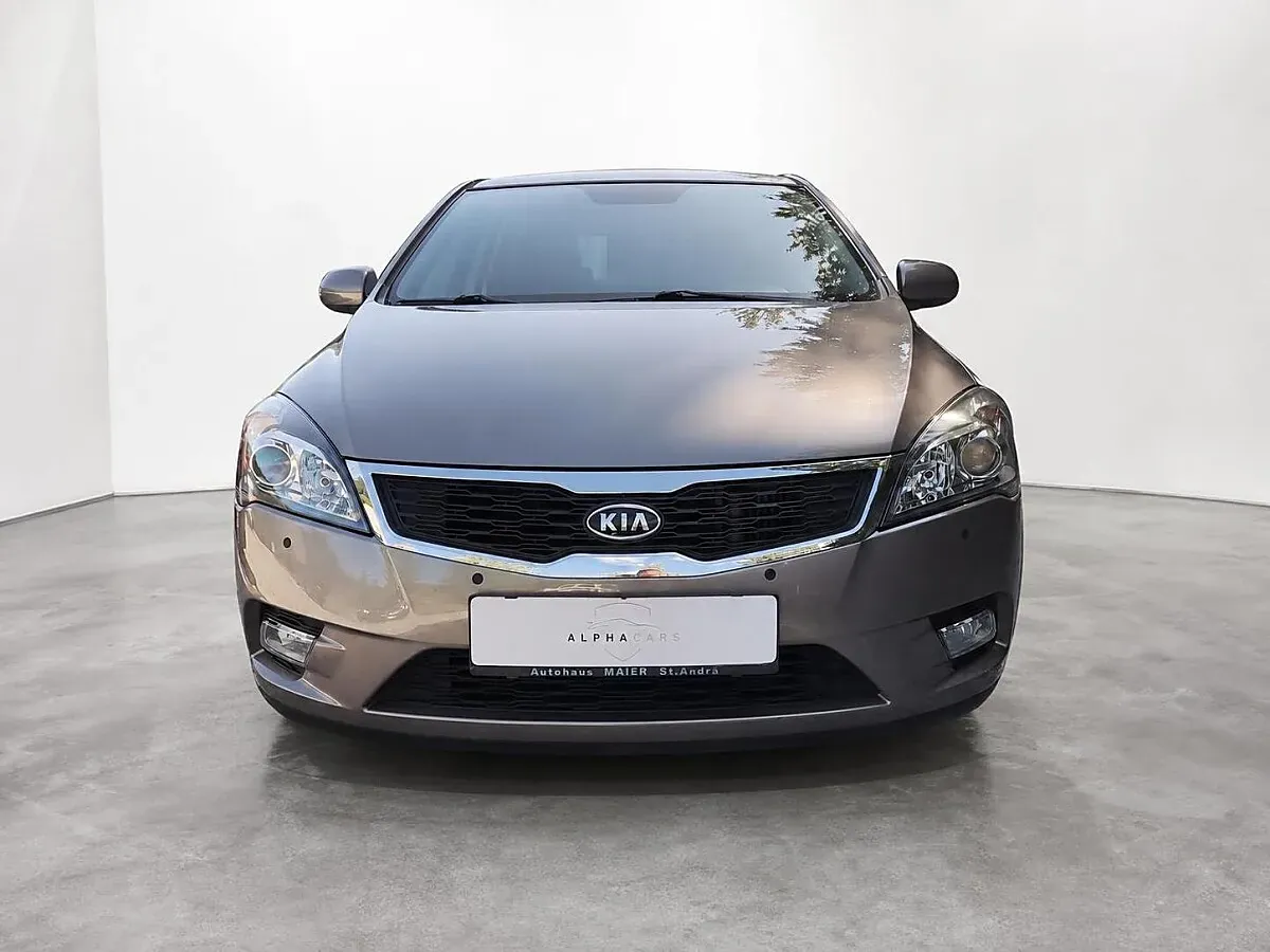 Kia Ceed 2011 photo 2