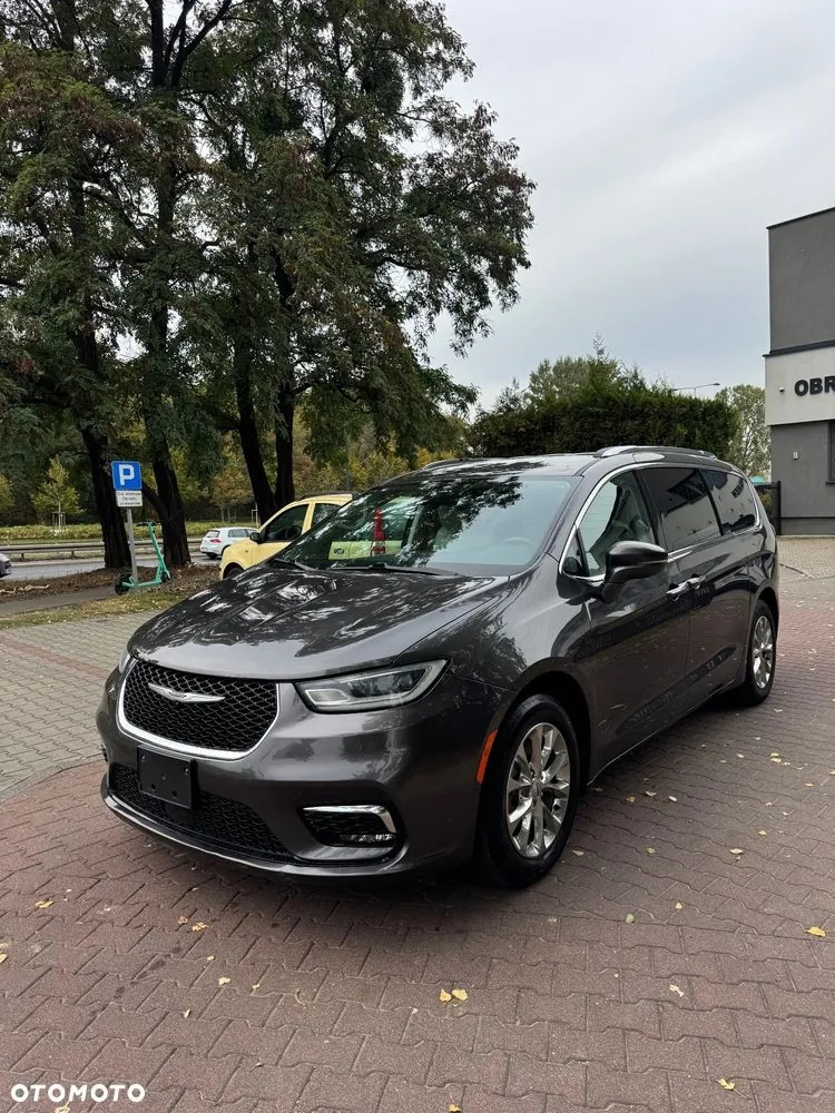 Chrysler Pacifica 2021 photo 2