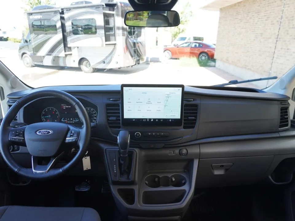 Ford Transit 2024 photo 2
