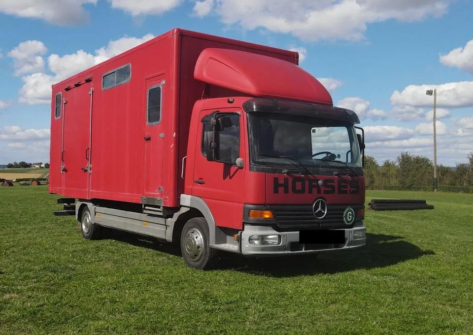 Mercedes-Benz Pferdetransporter Lkw Atego 818