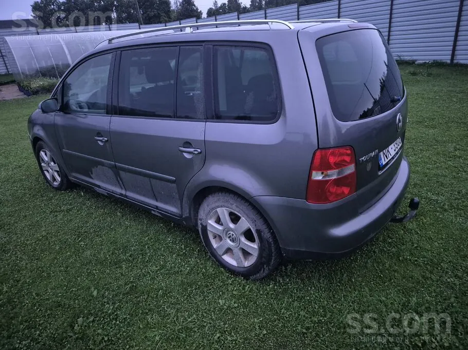 Volkswagen Touran 2004 photo 2