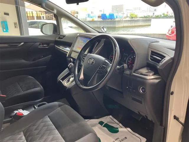 Toyota Alphard 2018 photo 2