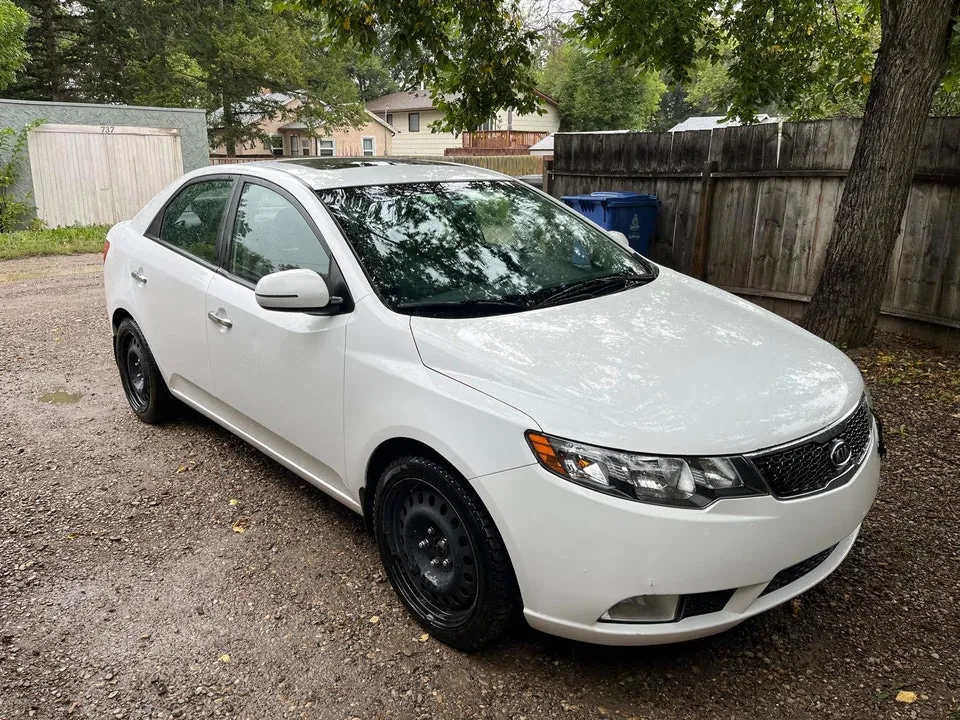 Kia Forte 2011 photo 2