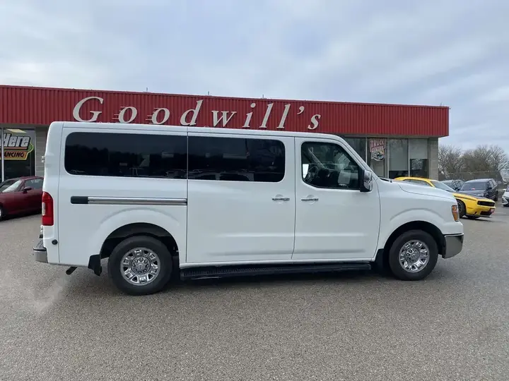Nissan Nv