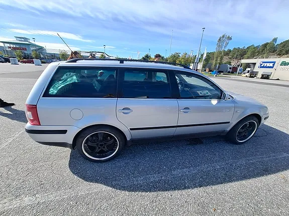 Volkswagen Passat 2004 photo 2
