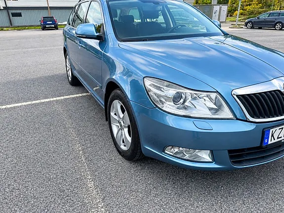 Skoda Octavia 2011 photo 2