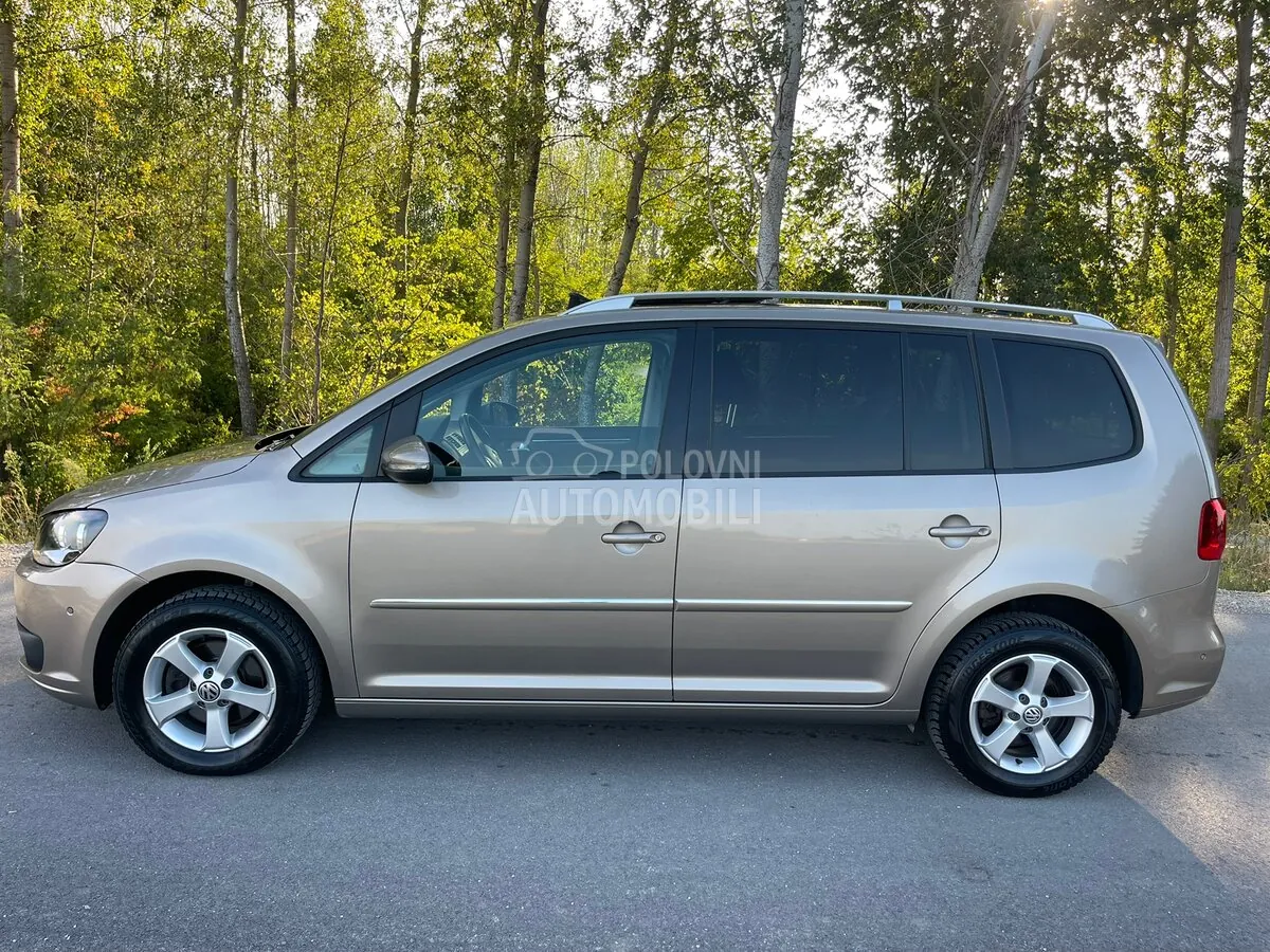 Volkswagen Touran 2012 photo 2