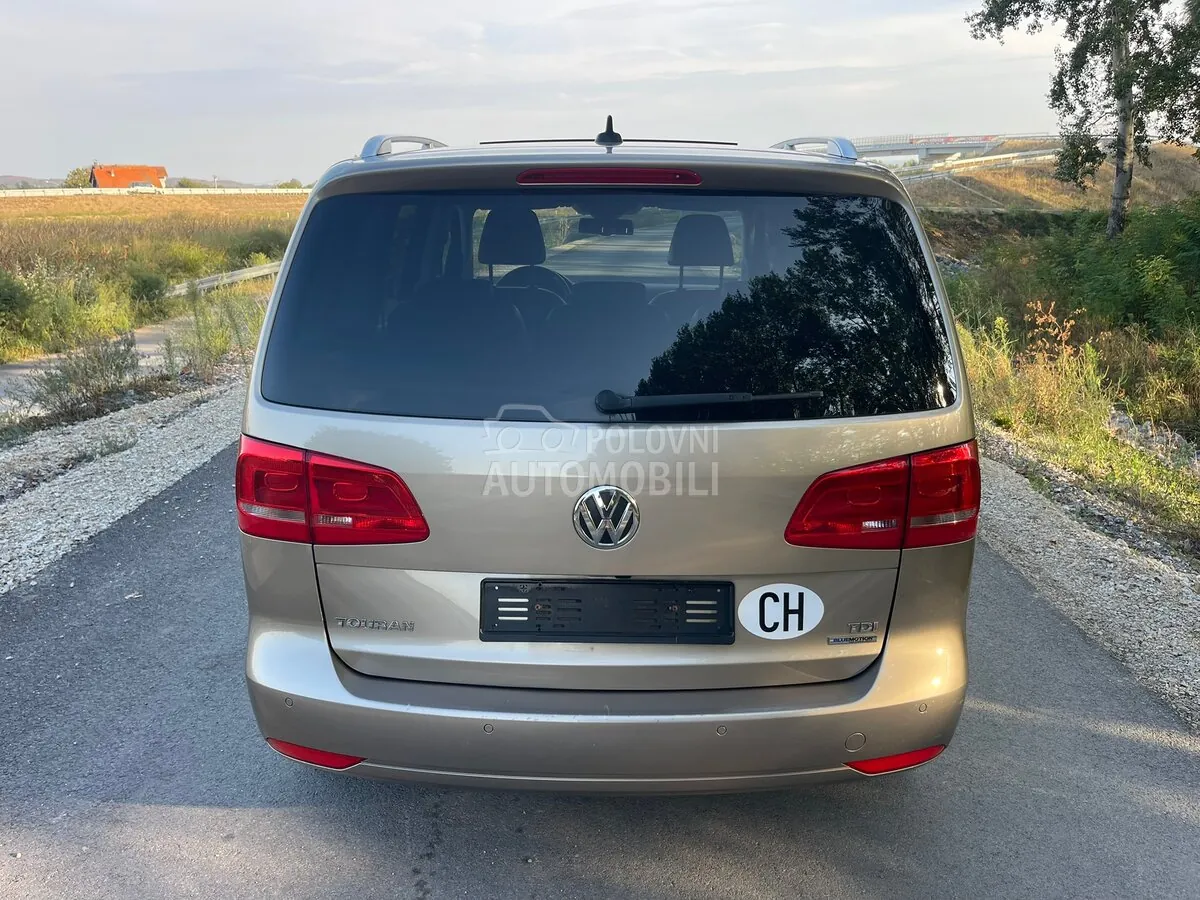 Volkswagen Touran 2012 photo 4