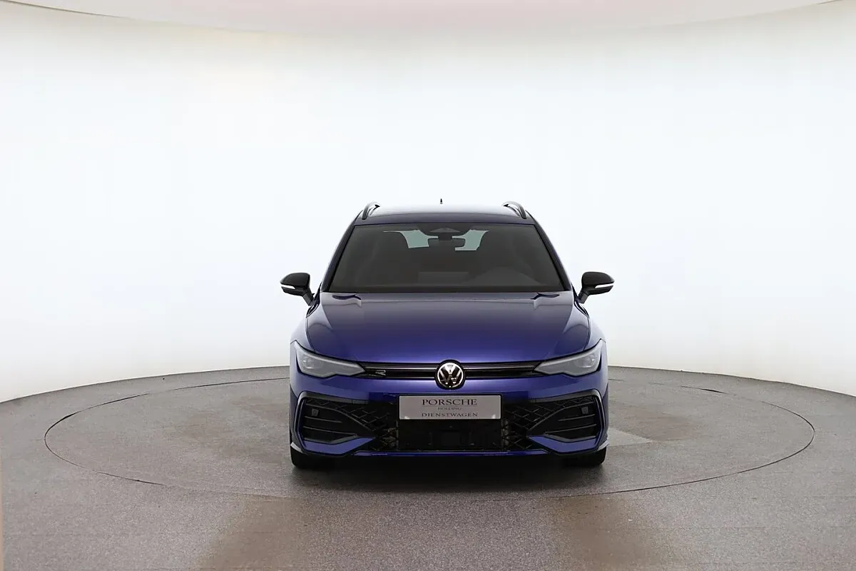 Volkswagen Golf 2026 photo 2