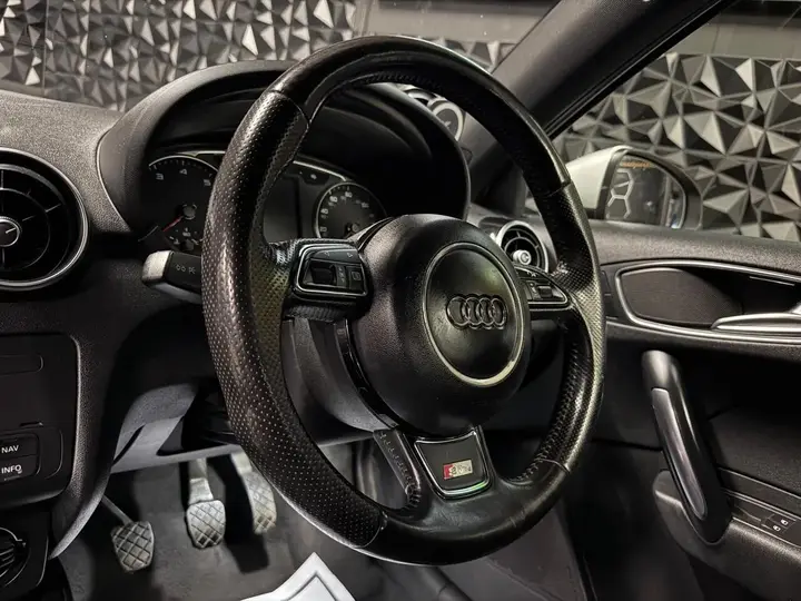 Audi A1 2011 photo 4
