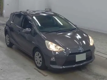 Toyota Aqua 2013 photo 2