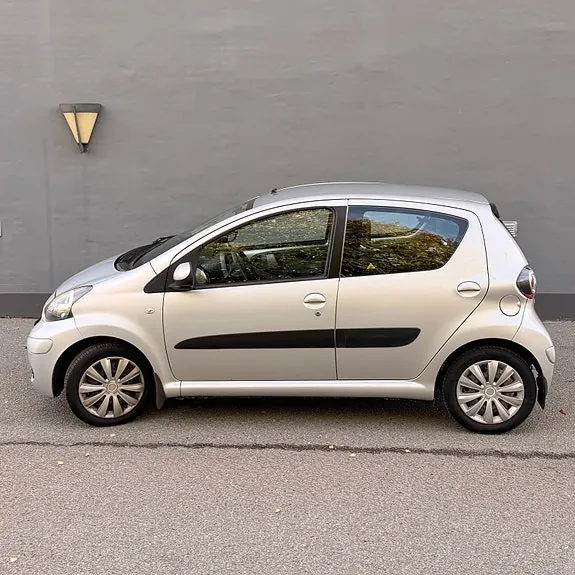 Toyota Aygo 2011 photo 2