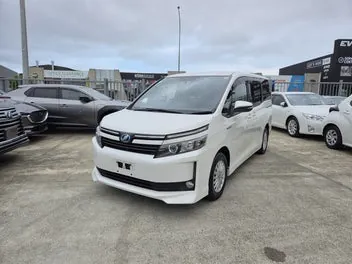 Toyota Voxy 2016 photo 2