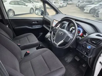 Toyota Voxy 2016 photo 4