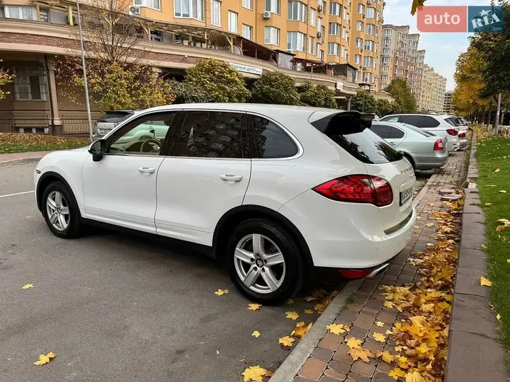 Porsche Cayenne 2012 photo 3