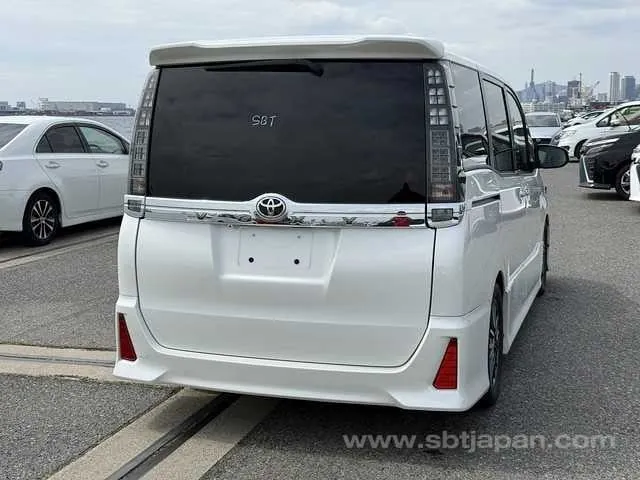 Toyota Voxy Zs 2017 photo 4