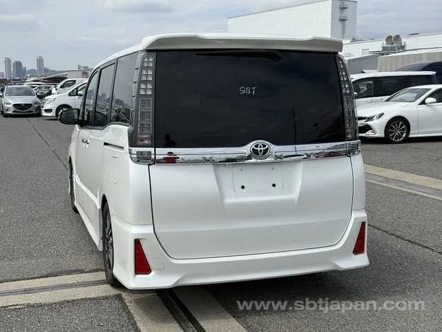 Toyota Voxy Zs 2017 photo 3