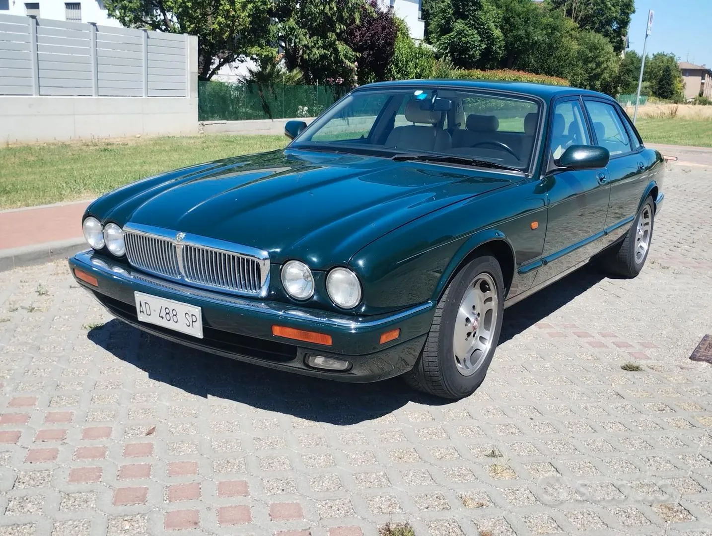 Jaguar Xj6