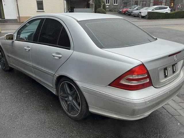 Mercedes-Benz C240