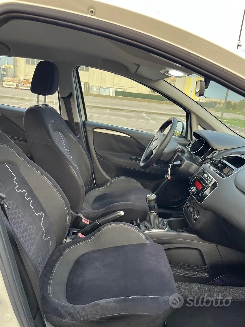 Fiat Punto 2015 photo 2