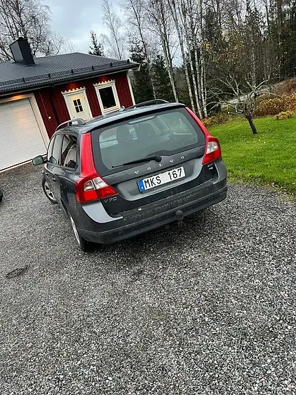 Volvo V70 2010 photo 2