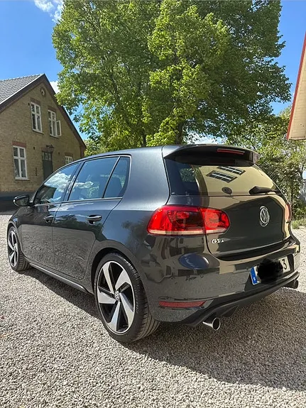 Volkswagen Golf 2011 photo 2