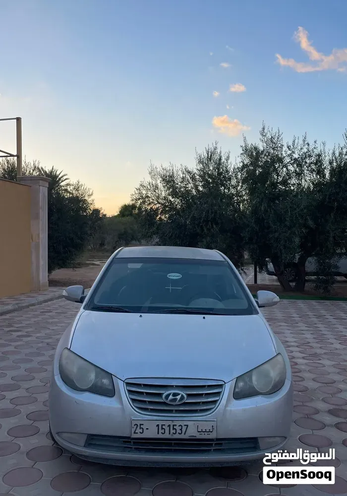 Hyundai Avante 2010 photo 2