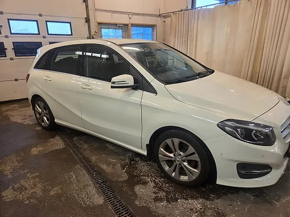 Mercedes-Benz B180 2015 photo 3